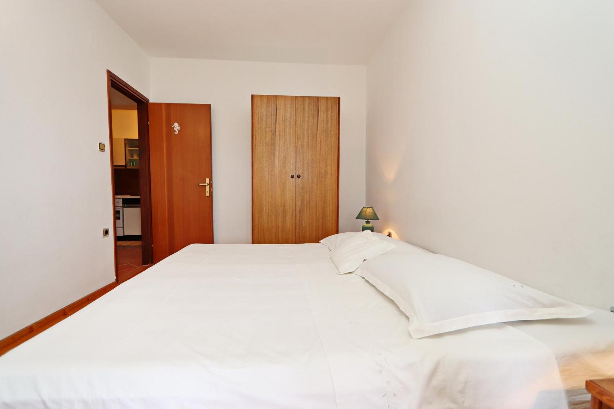 Apartments By The Sea Prizba, Korcula - 4484 Номер фото